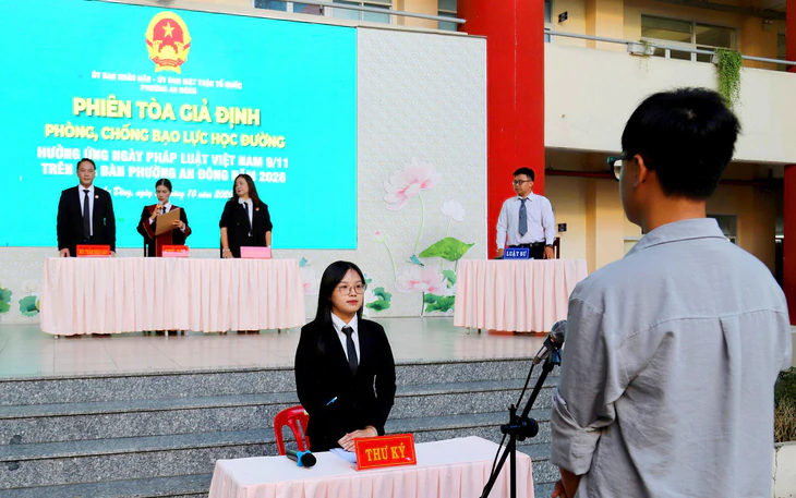 Học sinh TP.HCM hứng thú dự phiên toà giả định về phòng chống ma tuý và trộm cắp - Ảnh 3.