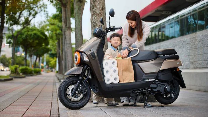 Xe máy có thể kéo dài thu gọn dễ dàng, thêm trợ lực điện giúp tăng tốc nhẹ nhàng - Ảnh 9.