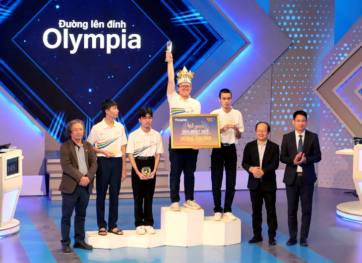 Chung kết Olympia: Thí sinh thuộc quốc ca 135 nước, đối thủ từng lập kỷ lục 345 điểm - Ảnh 2.