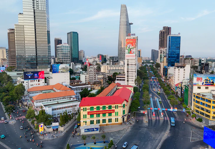 Tin tức sáng 27-10: TP.HCM xử lý nhà đất dôi dư sau sắp xếp bộ máy; Quốc hội thảo luận sửa Bộ luật Hình sự - Ảnh 1.