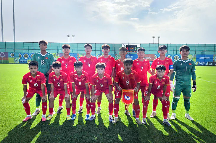U15 Việt Nam lỡ một quả phạt đền, thua Iran ở U15 World Cup - Ảnh 2.