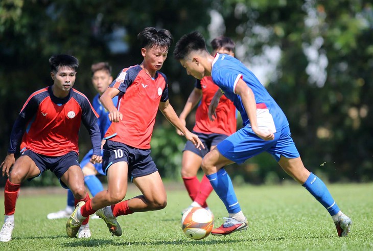 Chủ nhà TP.HCM 'khó thở' ở môn bóng đá nam Đại hội thể thao toàn quốc 2026 - Ảnh 1.
