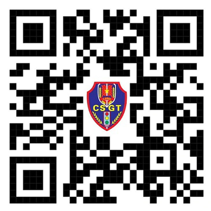 Hàng trăm xe máy đi trên vỉa hè bị CSGT ghi hình, xử phạt - Ảnh 2.