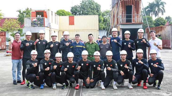 17 cảnh sát Việt Nam thi đấu tại Giải vô địch thế giới về chữa cháy và cứu nạn, cứu hộ - Ảnh 3.