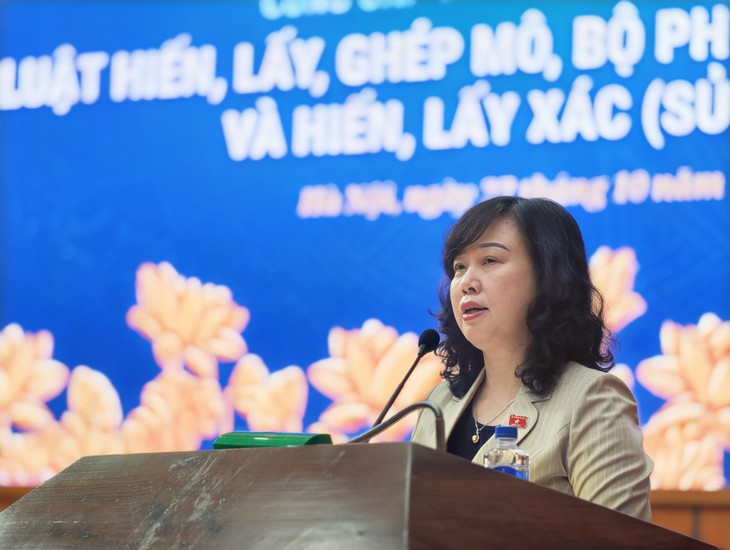Bộ trưởng Đào Hồng Lan xúc động khi nói về những em bé chờ ghép tạng - Ảnh 2.