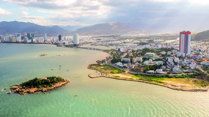 Lí do Khánh Hòa điều chỉnh quy hoạch khu vực giáp vịnh Nha Trang - Ảnh 1.
