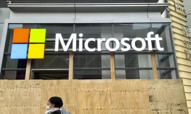 Microsoft đề nghị 60.000 nhân viên nghỉ việc tự nguyện giữa làn sóng đầu tư AI - Ảnh 1.