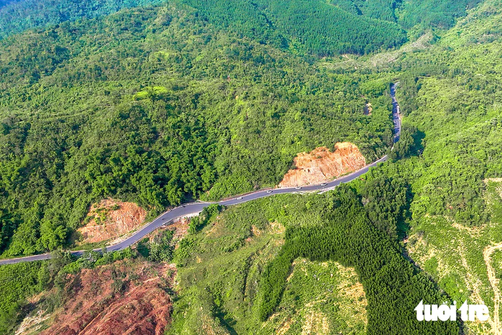 Lên phương án xử lý đoạn đường hơn 52km ngang lưng núi với 71 khúc cua gấp - Ảnh 2.