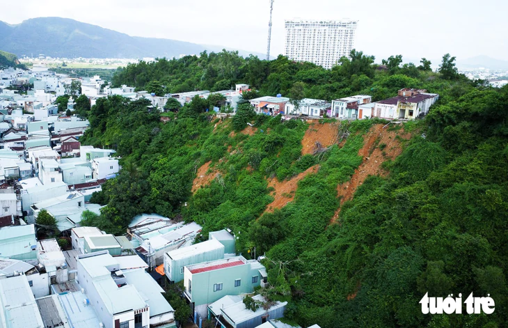 Núi Một sạt lở, Gia Lai bàn phương án di dời dân tới nơi an toàn - Ảnh 2.