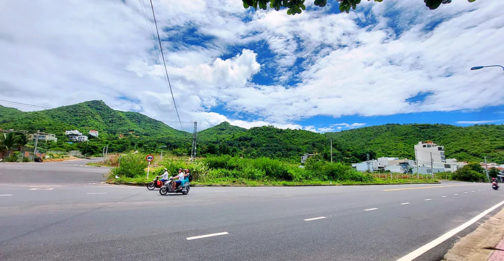 Đất của dân bị ghi do ‘ủy ban quản lý’, phường không cấp sổ đỏ cho dân - Ảnh 1.