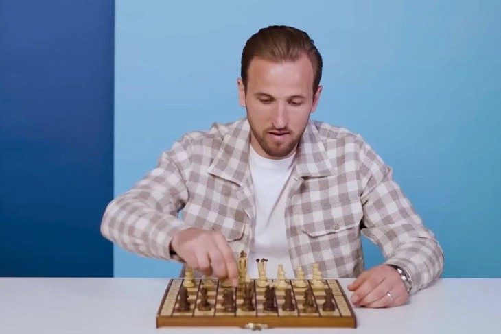 Quả bóng vàng 2026 Harry Kane chơi cờ vua giỏi đến mức nào? - Ảnh 1.