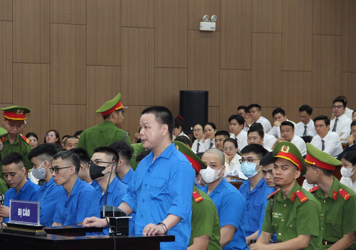 Bị hại vụ Mr Pips khóc nghẹn: 'Gia đình tan vỡ, tôi từng mua thuốc để tự tử' - Ảnh 2.