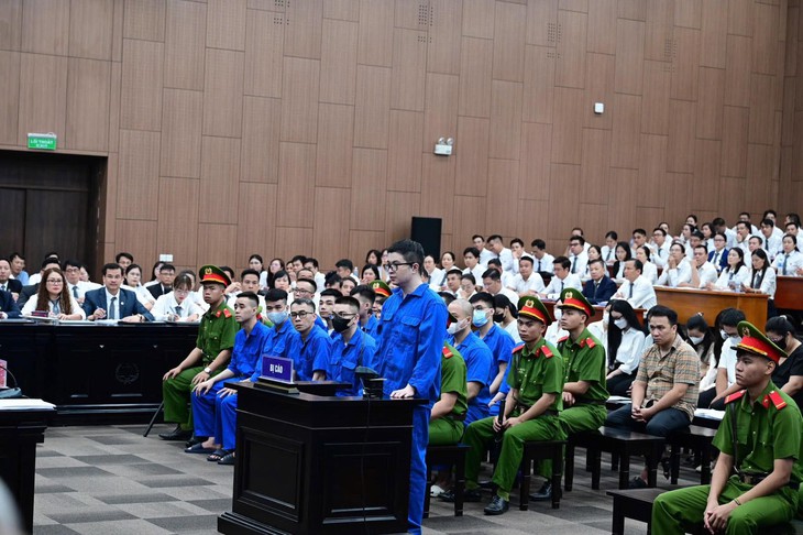 Bị hại vụ Mr Pips khóc nghẹn: 'Gia đình tan vỡ, tôi từng mua thuốc để tự tử' - Ảnh 1.