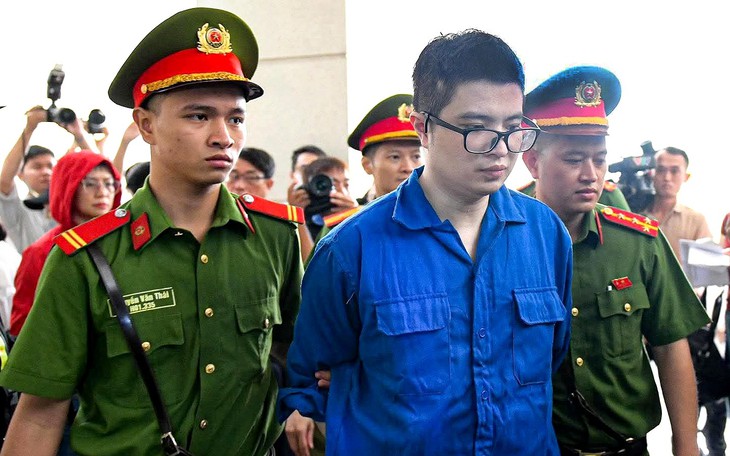 Bị hại vụ Mr Pips khóc nghẹn: 'Gia đình tan vỡ, tôi từng mua thuốc để tự tử' - Ảnh 4.