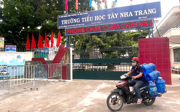 Các phường đều đề xuất tách trường, riêng phường Nha Trang đợi hết năm học - Ảnh 4.