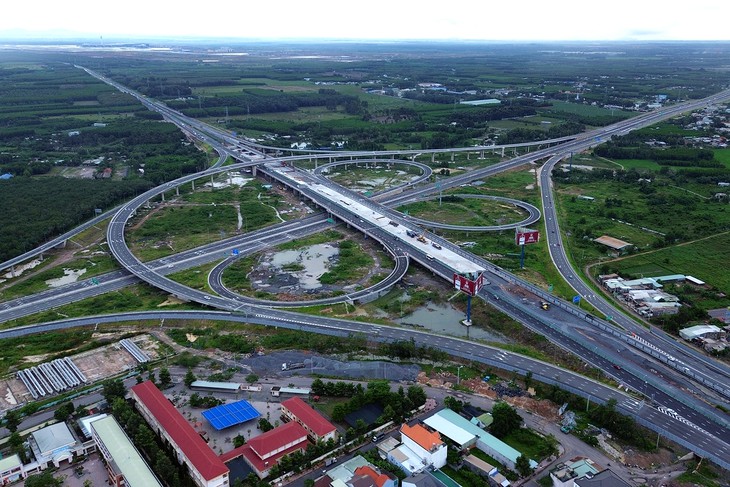 Nghiên cứu xe trung chuyển chạy thẳng giữa sân bay Long Thành và Tân Sơn Nhất - Ảnh 2.