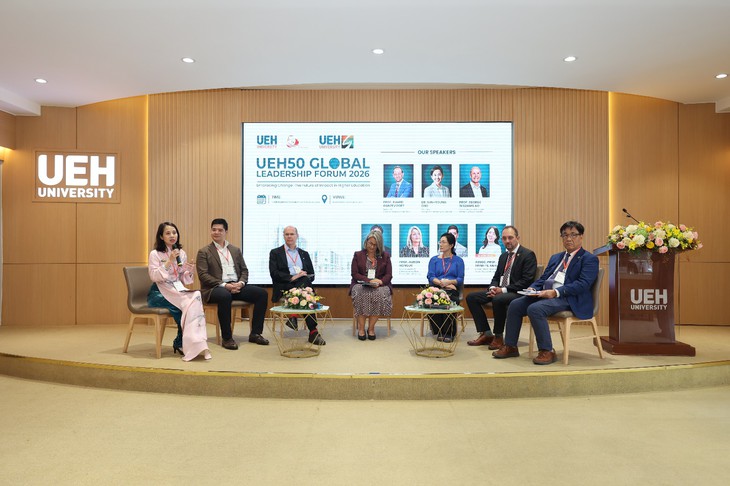 UEH kết nối lãnh đạo đại học quốc tế bàn về quản trị và tác động xã hội - Ảnh 2.