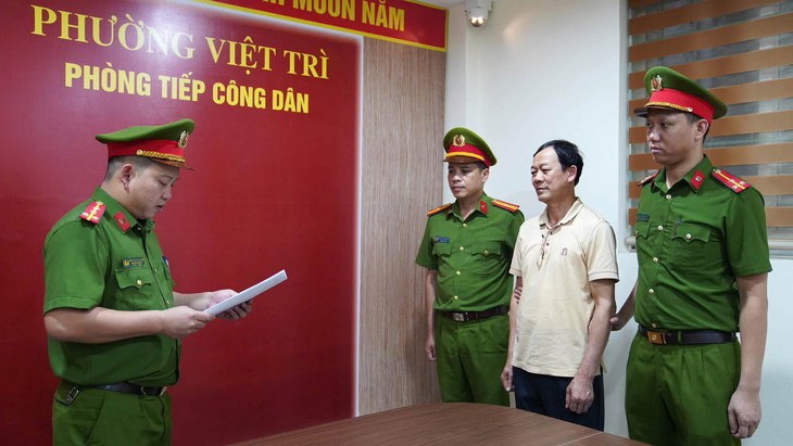 Khởi tố người tác động Bí thư và chủ tịch xã ở Phú Thọ cấp giấy phép cho doanh nghiệp khai thác đất trái phép - Ảnh 1.
