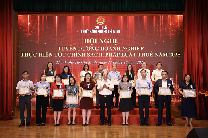 Thuế TP.HCM tuyên dương 358 doanh nghiệp, Google, GS25, Nike và nhiều ngân hàng được nhắc tên   - Ảnh 1.