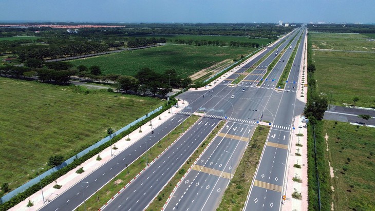 Nghiên cứu xe trung chuyển chạy thẳng giữa sân bay Long Thành và Tân Sơn Nhất - Ảnh 3.