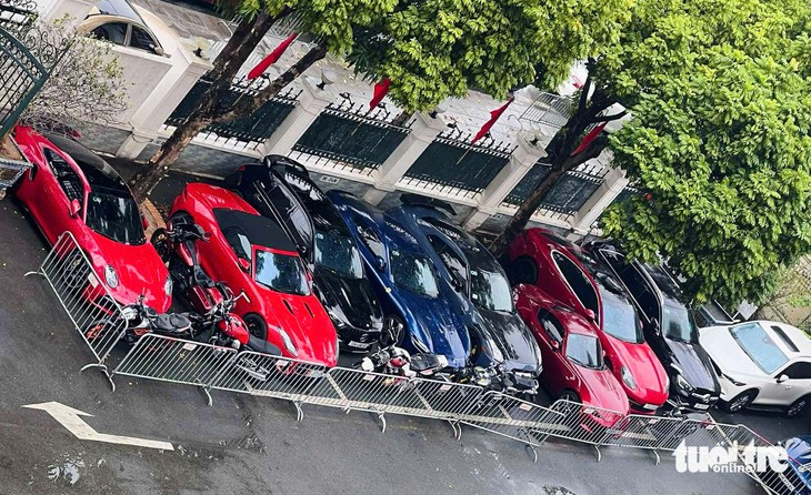 Nhìn lại dàn xe khủng của Mr Pips: Rolls-Royce, Ferrari, Porsche và hàng chục xe sang - Ảnh 1.