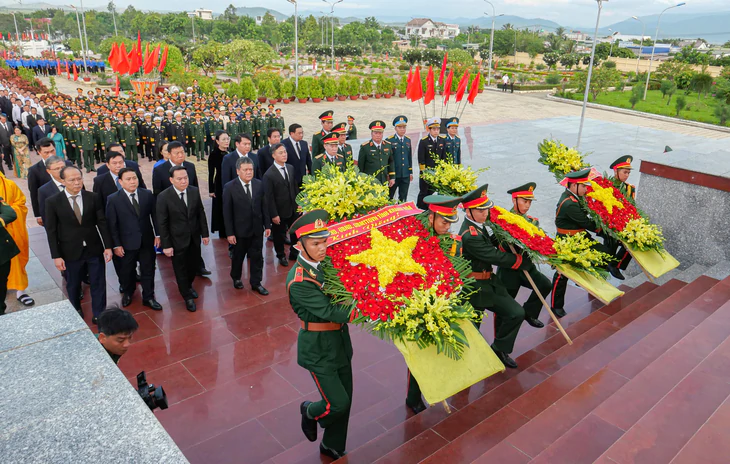 Truy điệu, an táng 25 hài cốt liệt sĩ tại nghĩa trang liệt sĩ Ninh Thuận - Ảnh 1.