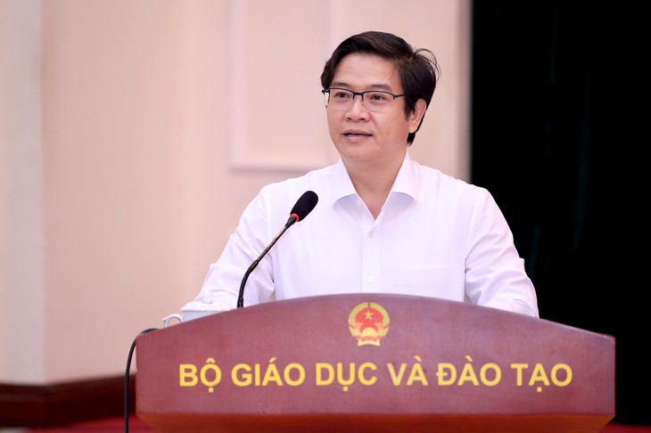 Bộ Giáo dục lý giải điều chỉnh học sinh lớp 5, 9 và 12 kiểm tra cuối kỳ bằng đề chung do Sở ra - Ảnh 2.