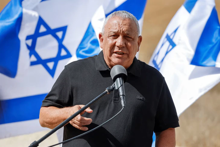 Chân dung đối thủ bám sát nút ông Netanyahu trong cuộc đua thủ tướng Israel - Ảnh 1.