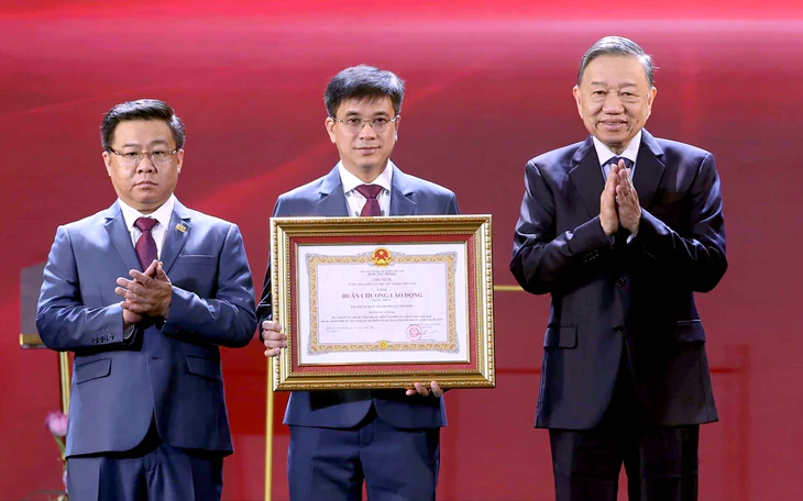 Tổng Bí thư, Chủ tịch nước Tô Lâm: TP.HCM tiếp tục đổi mới tư duy tự chủ, nâng cao năng lực thực thi - Ảnh 5.
