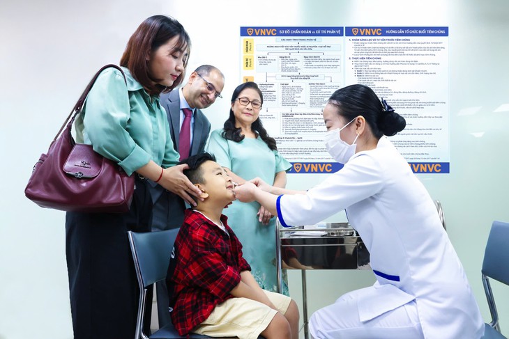VNVC triển khai vắc xin cúm dạng xịt đầu tiên tại Việt Nam - Ảnh 4.