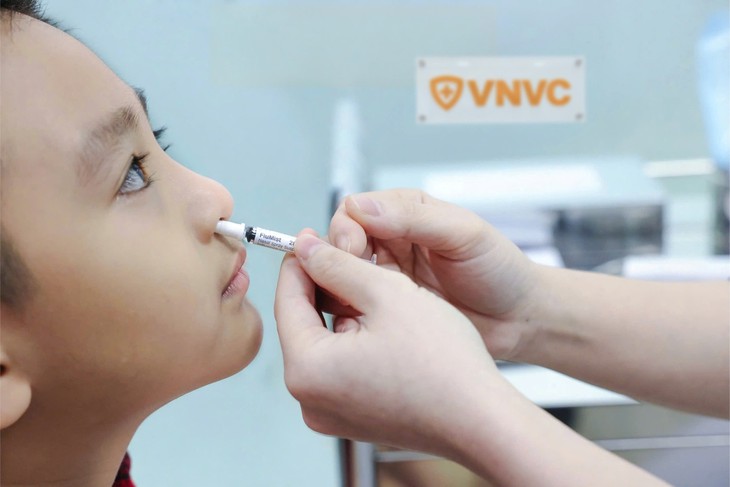 VNVC triển khai vắc xin cúm dạng xịt đầu tiên tại Việt Nam - Ảnh 2.