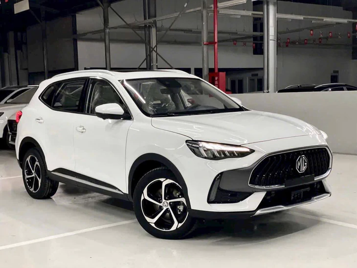 Tin tức giá xe: MG HS giảm tới 250 triệu, SUV C giá thực tế rẻ hơn cả SUV A - Ảnh 2.
