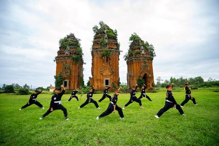 Vì sao người miền Trung được các sử gia châu Âu mô tả 'dũng mãnh, thiện chiến'? - Ảnh 2.