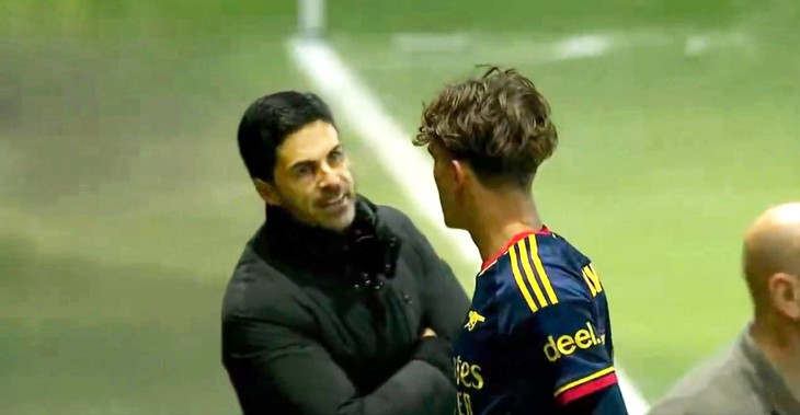 HLV Arteta ‘tóe lửa’ với sao trẻ Arsenal ở trận thua sốc - Ảnh 1.