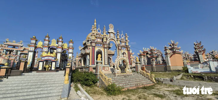 ‘Thành phố lăng mộ’ ở Huế nhiều năm qua có thêm mộ xa hoa? - Ảnh 2.