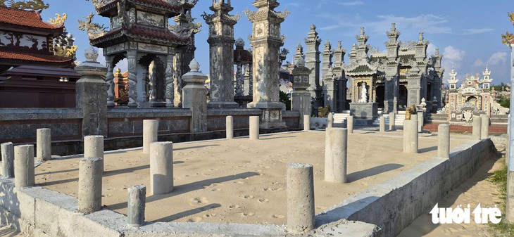 ‘Thành phố lăng mộ’ ở Huế nhiều năm qua có thêm mộ xa hoa? - Ảnh 4.