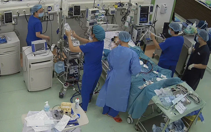 Bé 7 tuổi nguy kịch vì cúm A, bác sĩ Nhi đồng 1 cảnh báo dấu hiệu lưu ý trong mùa cúm - Ảnh 1.