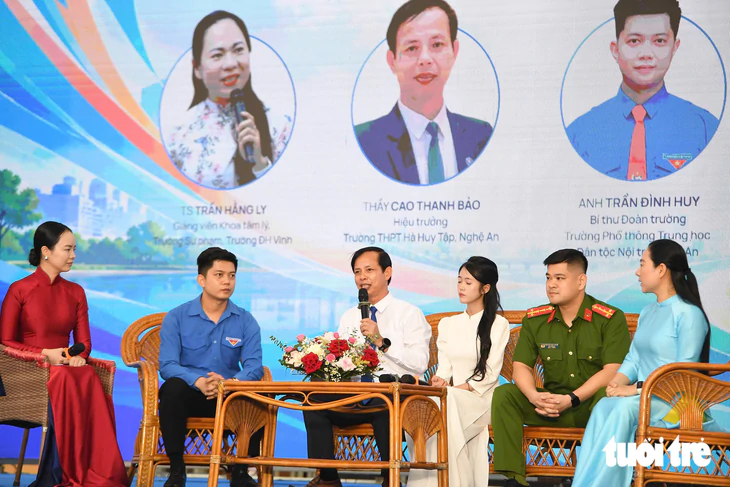 Bắt nạt học đường: Nỗi đau không chỉ đến từ những cú đánh - Ảnh 2.