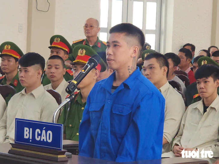 Xét xử 53 bị cáo mang hung khí dùng súng bắn nhau như phim ở Đồng Tháp  - Ảnh 1.