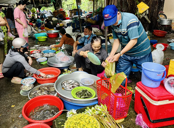 Giá cả đầu ngày: - Ảnh 2.