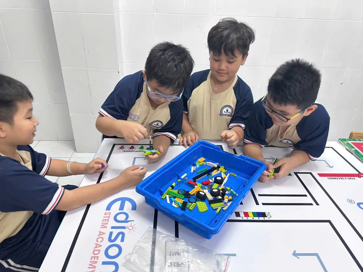 Từ lớp học Robotics của học sinh tiểu học đến ngôi vô địch quốc tế - Ảnh 8.