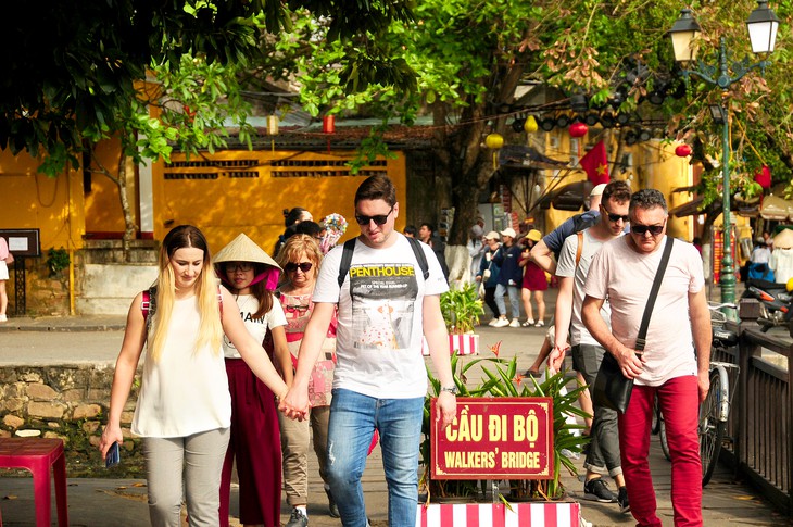 Sớm công bố đường dây nóng xử lý phản ánh du khách ở Hội An - Ảnh 3.