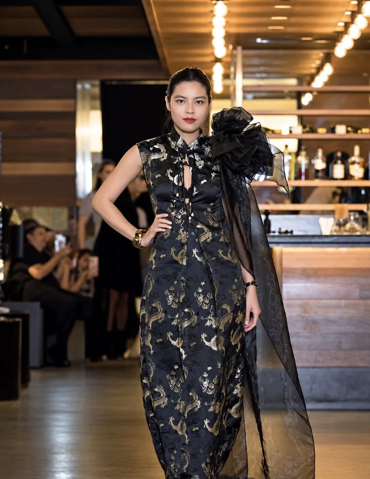 Á hậu Việt duy nhất diễn cho hai nhà thiết kế tại San Francisco Fashion Week  - Ảnh 4.