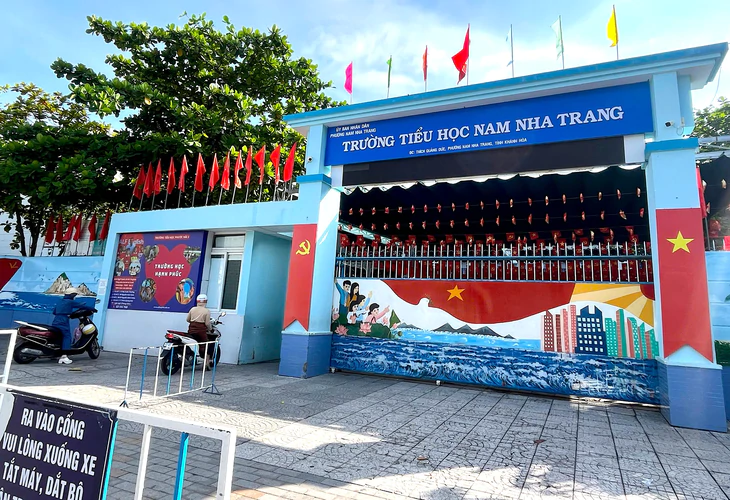 Nhiều phường ở Nha Trang đề xuất tách trường sau sáp nhập: .... - Ảnh 1.