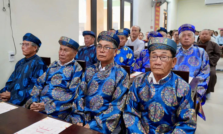 Người dân nói gì khi phường nhiều lăng mộ bề thế ở Huế thông báo đóng cửa nghĩa trang? - Ảnh 1.