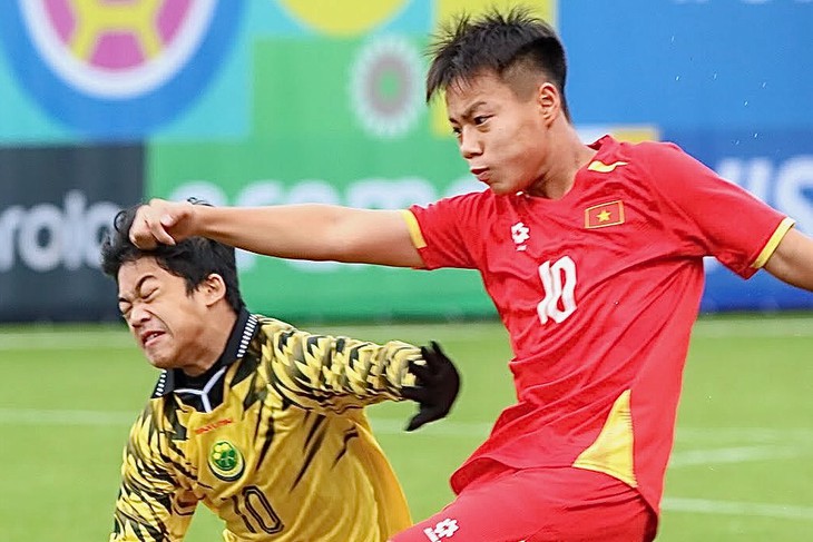 U15 Việt Nam thắng chủ nhà, vào chung kết hạng 81 World Cup & Festival 2026 - Ảnh 1.