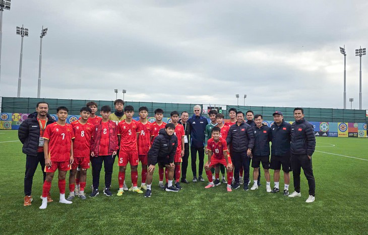 Thua đội châu Phi ở World Cup, U15 Việt Nam được giáo sư Arsene Wenger - Ảnh 1.