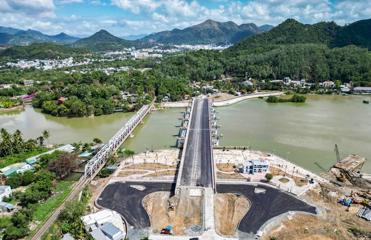 Vụ đập ngăn mặn 760 tỉ đồng vừa vận hành đã gây ngập nhà, ruộng lúa dân: Tỉnh chỉ đạo nóng - Ảnh 1.