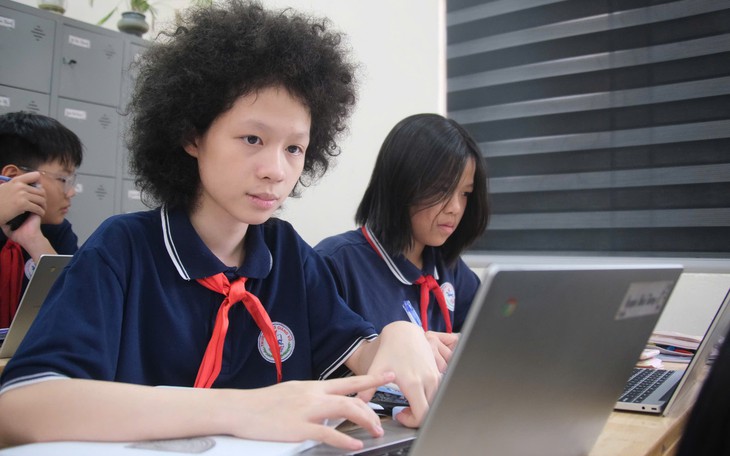 Sở ra đề kiểm tra cuối kỳ lớp 5, 9, 12: Người trong cuộc lo 'chạy theo điểm số' - Ảnh 2.
