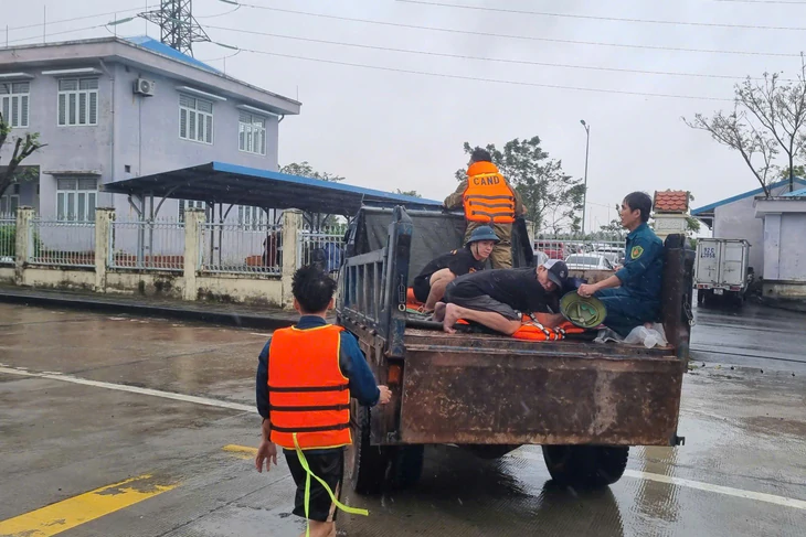 Gia đình 8 người bị ngạt khí năm ngoái: Người thứ 6 qua đời - Ảnh 1.